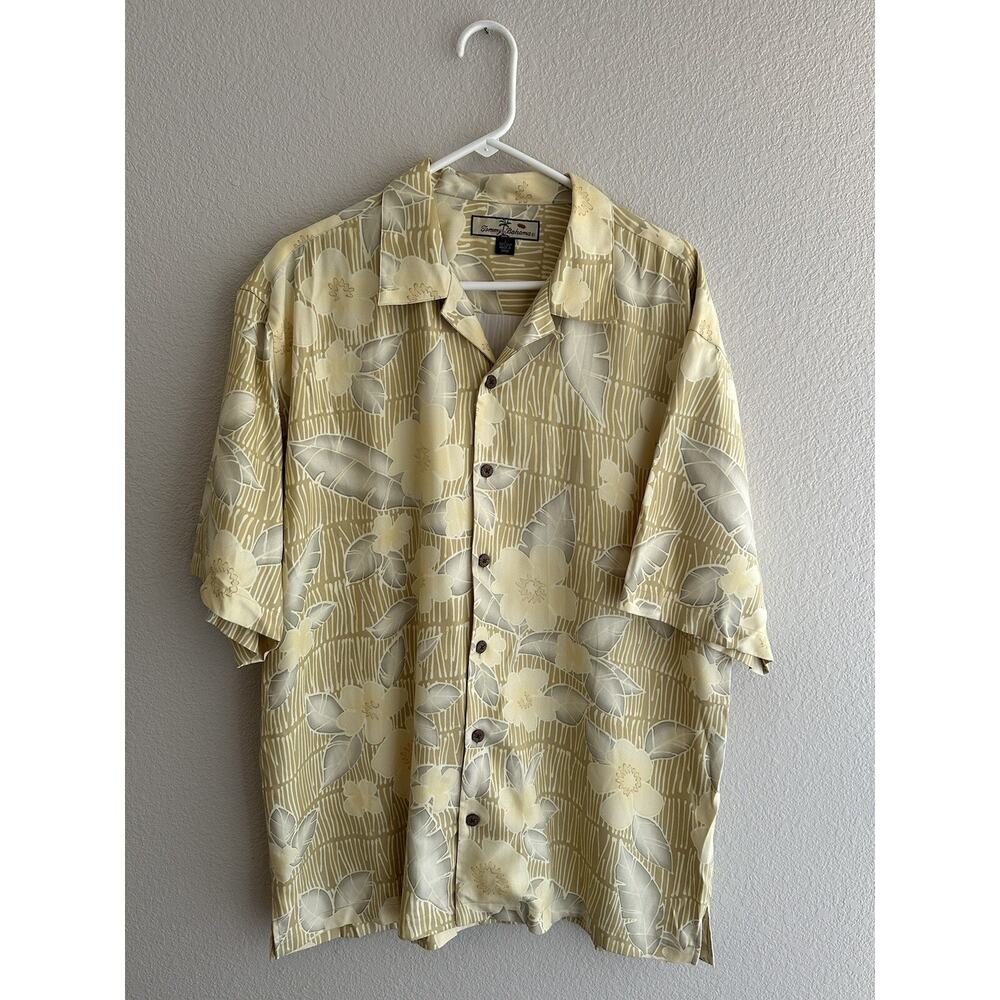 Tommy Bahama 100% silk yellow floral Hawaiian shirt sleeve shirt size large